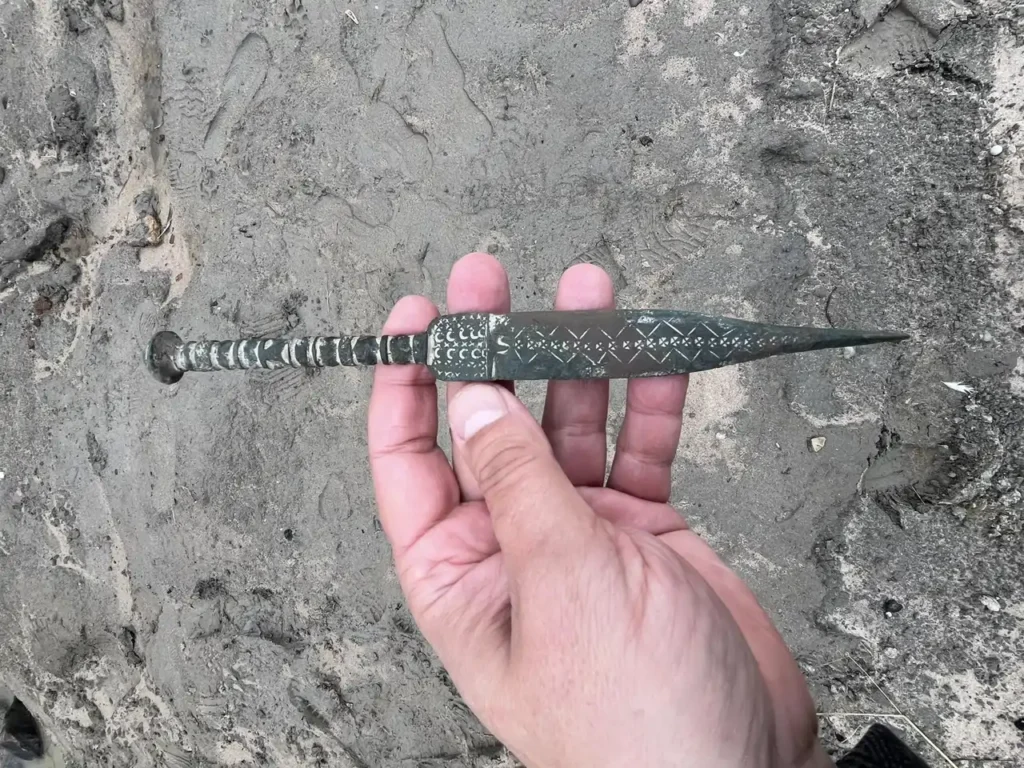 Hallan en Polonia una daga de 2800 años de antigüedad ,perteneciente a la cultura de Hallstatt.